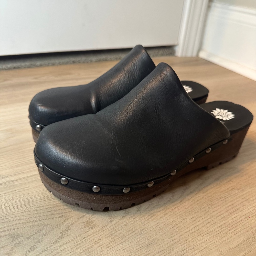 Yellow Box Renata Black Studded Platform Clogs Mules Lug Sole Womens 7